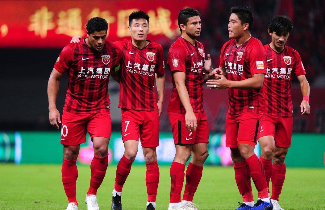 包含夺冠热门上海上港表现神勇，轻松击败对手的词条