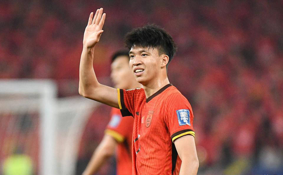 瓦朗谢纳球员阿耶和比斯蒂首发出场
